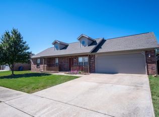 303 Cherry St, Pea Ridge, AR 72751