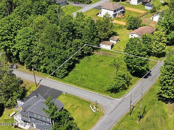3rd image of 520 Lake Spangenberg Rd