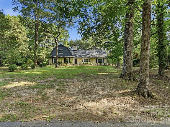 3rd image of 127 Forest Hills Dr