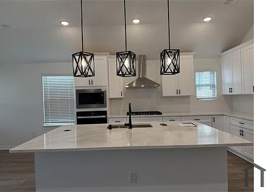 4 bed, 2101 sqft, $3,400 — Photo 2