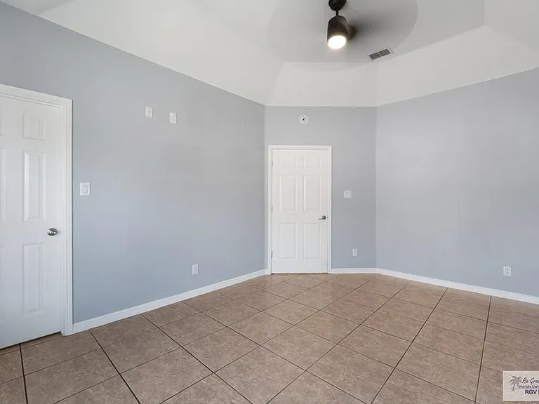 5684 Heron Cove Ln — Photo 14