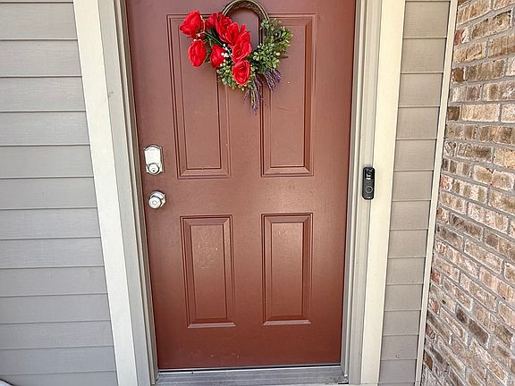 2nd image of 610 Bayberry Ct W