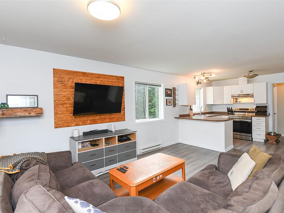 1st image of 2238 Tamarack Dr