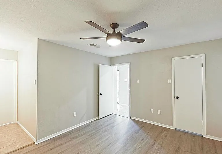 889 Dublin Dr #D — Photo 17