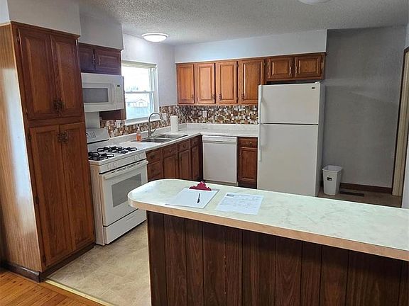 4th image of 7434 Foxfield Dr