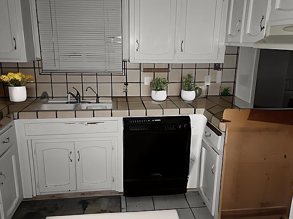 5th image of 3362 San Jacinto Ct