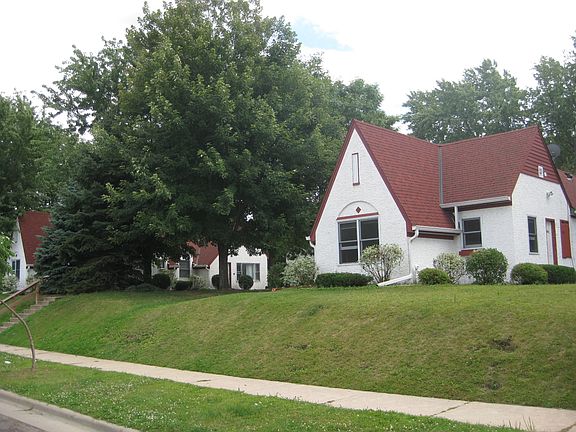 1 Block from Minnehaha/White Bear