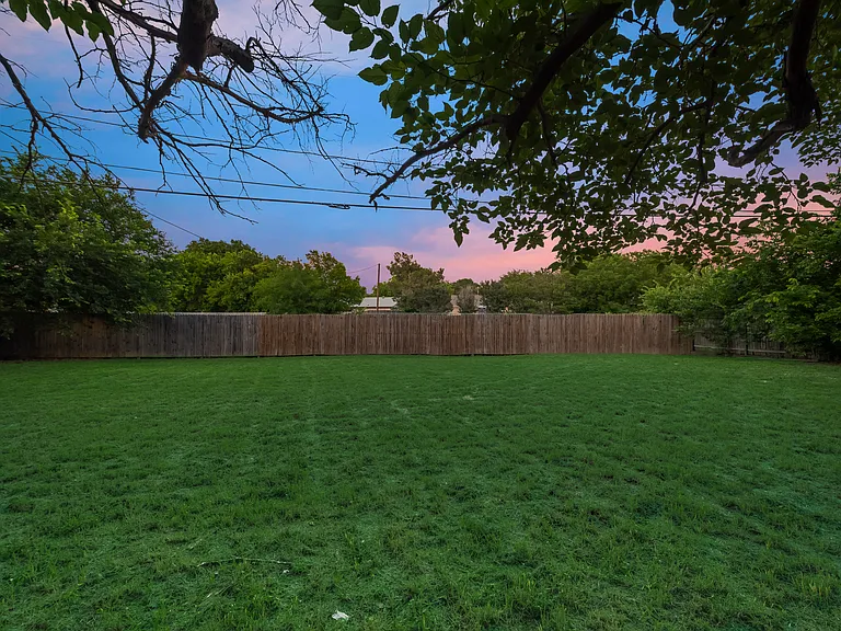 6013 Barry Dr — Photo 15