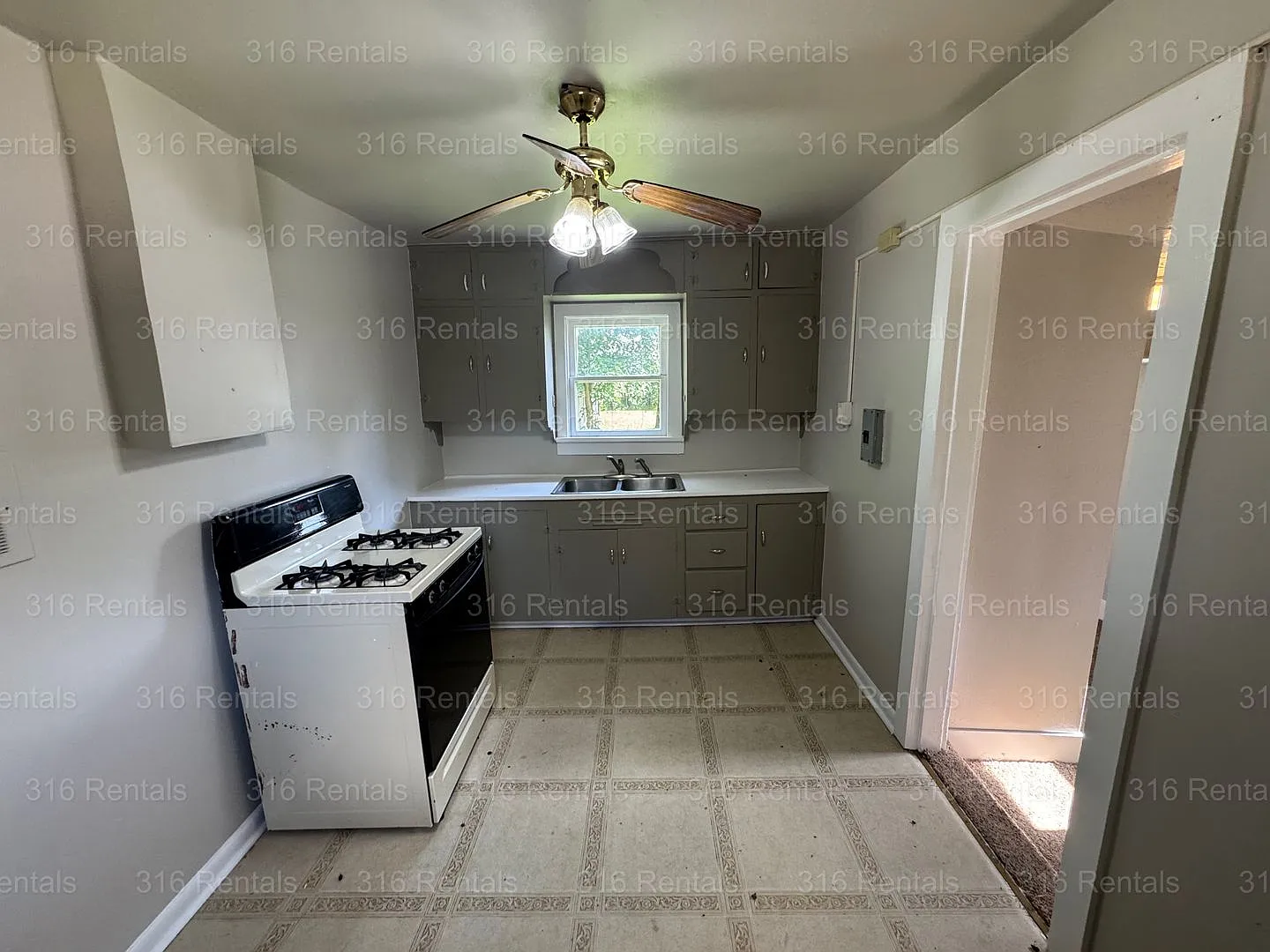 $499 - 1 bed 1 bath - Single Family Home — Photo 4