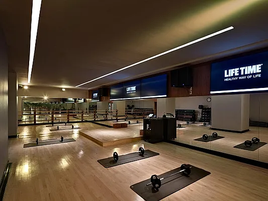 Rented by The Moinian Group | media 27