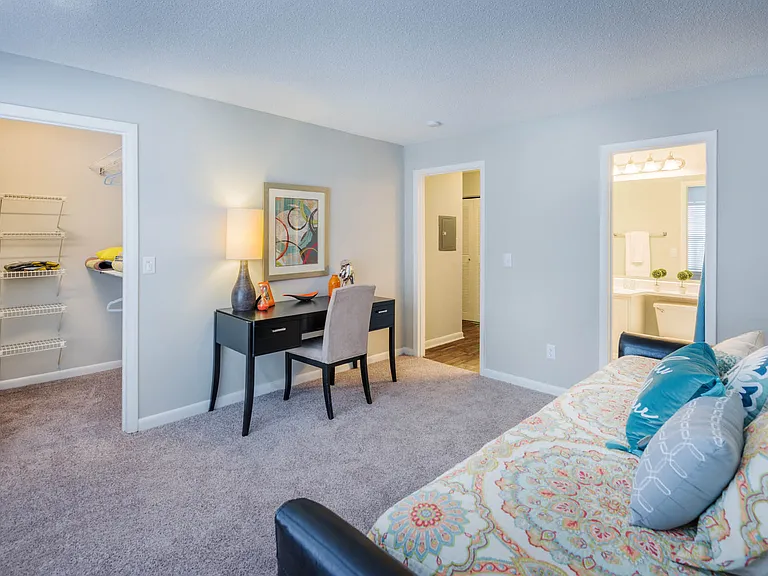 The Pointe at Irving Park — Photo 9