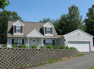 47 Castlewood Dr, Saratoga Springs, NY 12866