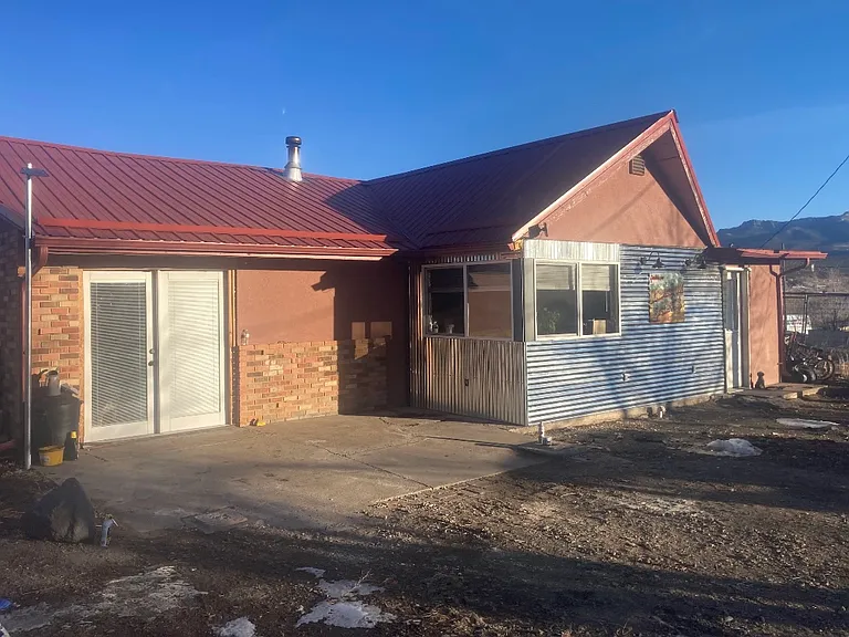 634 Clark Ave — Photo 1