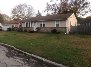 18 Holiday Dr, Lincoln, RI 02865