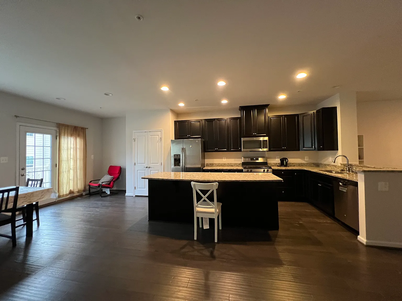 5 bed, 4.5 bath, 2680 sqft, $4,050 — Photo 3