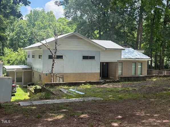 35 Windsor St, Goldston, NC 27252