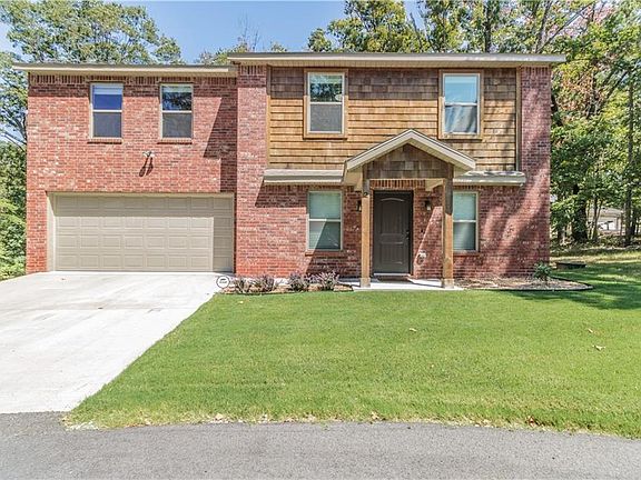 3rd image of 2 Elms Cir
