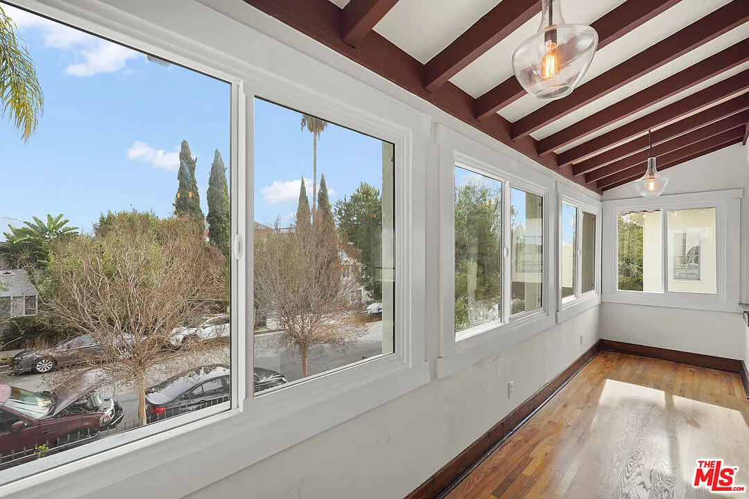 2 bed, 2.0 bath, 1000 sqft, $3,700 — Photo 4
