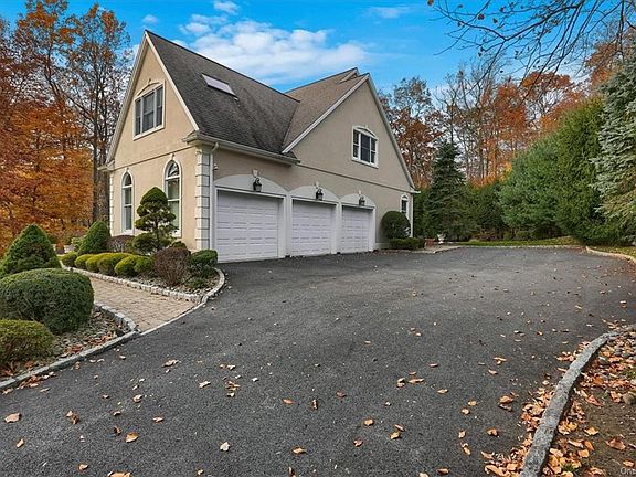 2nd image of 58 Londonderry Ln