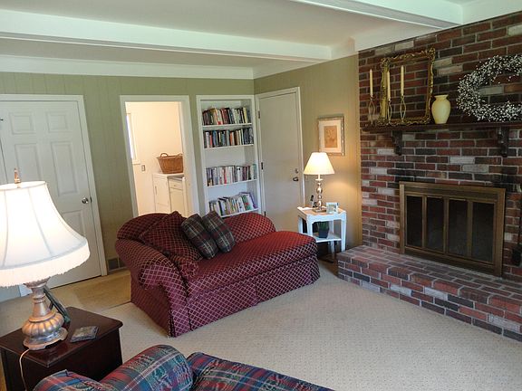4th image of 8 Concord Dr