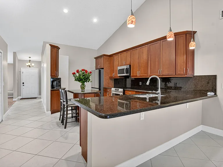 10065 Camelback Ln — Photo 15
