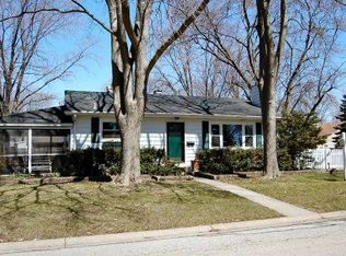 621 Austin Ave, Geneva, IL 60134