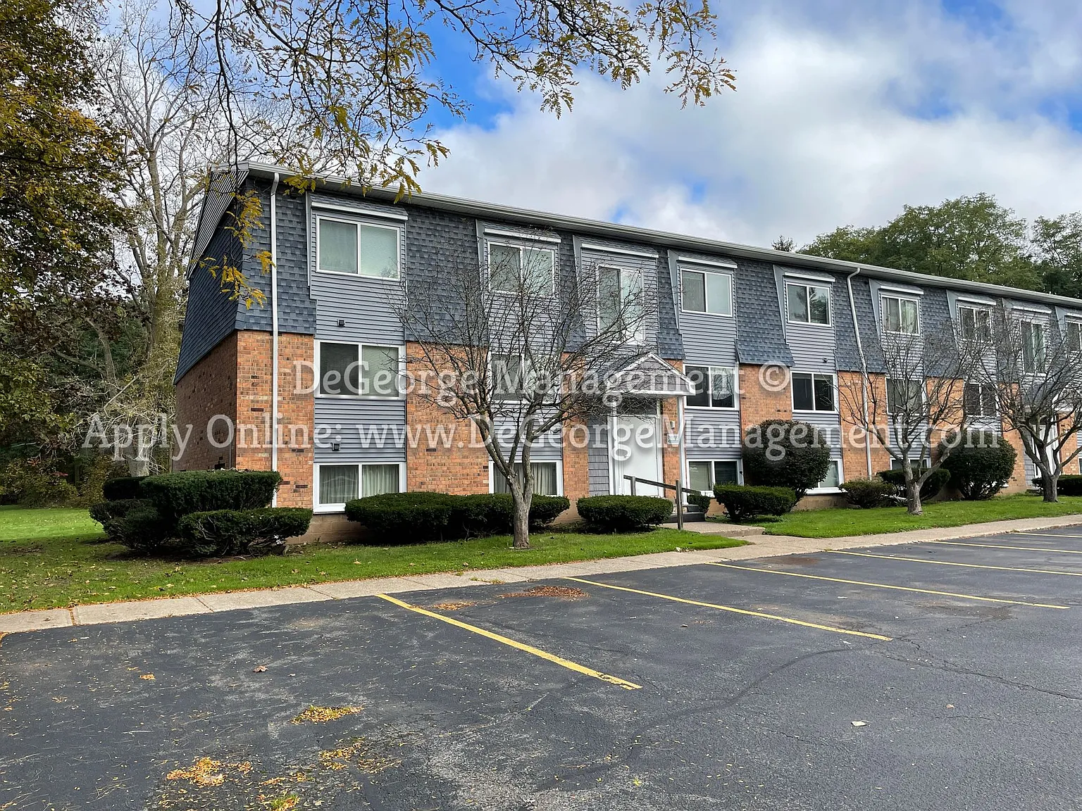 Woodside Court Apartments — Photo 4