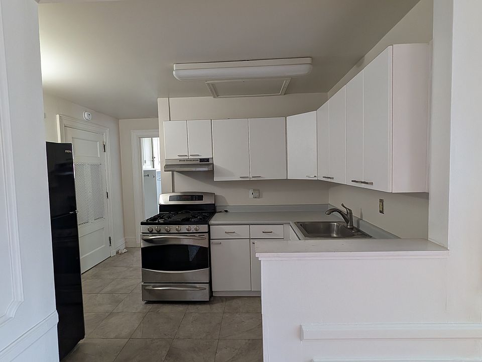 1st image of 25 Portsmouth Ter APT 3