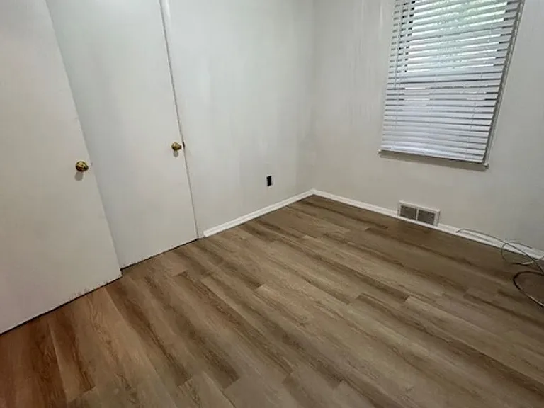 1300 Lola Ave — Photo 6