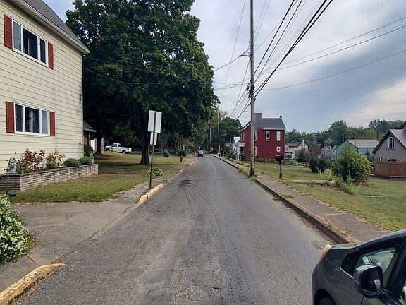 5th image of 1109 N High St