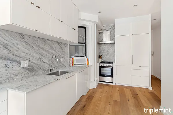 Sold by Triplemint | media 3