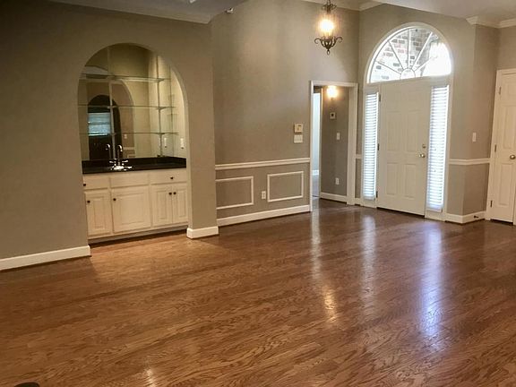 4th image of 3875 Seven Oaks Dr