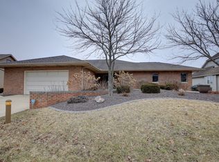 2910 Valley Brook Dr, Champaign, IL 61822