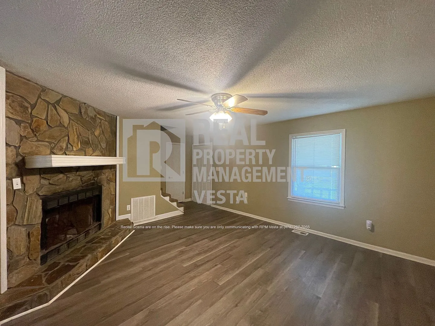 3 bed, 2.0 bath, 1377 sqft, $1,500 — Photo 2