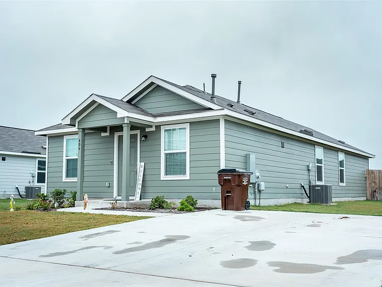 406 Halfmoon Dr — Photo 1