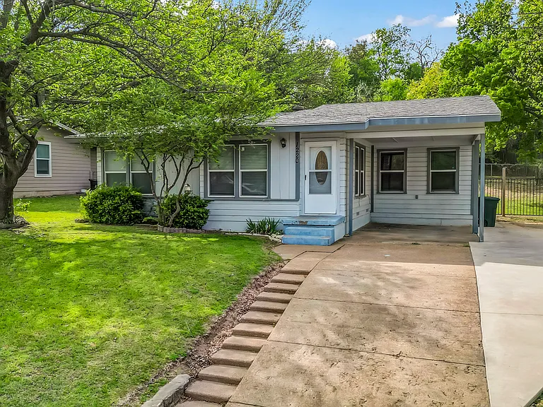 1220 S Lamar St — Photo 1