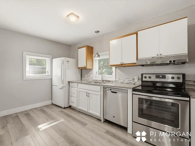6031 Pine St — Photo 8