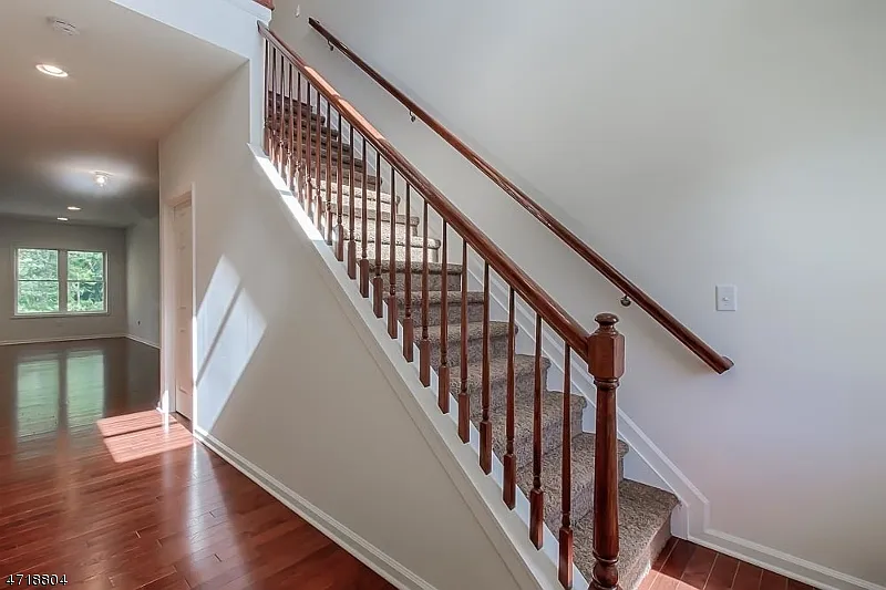 Building Photo - 15 Decroce Ct