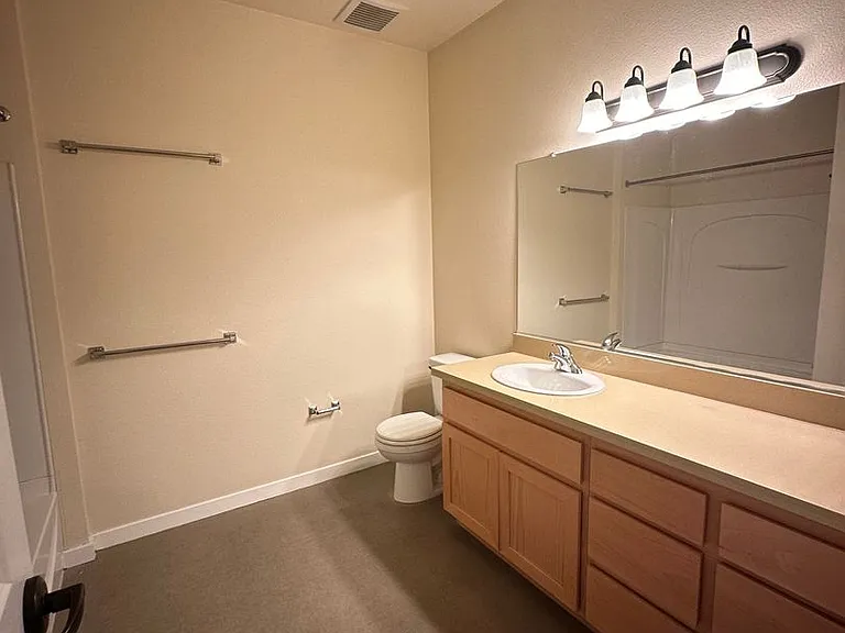 H Street Apartments — Photo 9