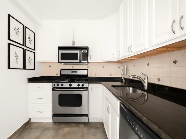 15 West 72nd Street image 3 of 8