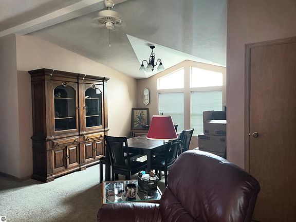 4th image of 2457 Friendship Dr