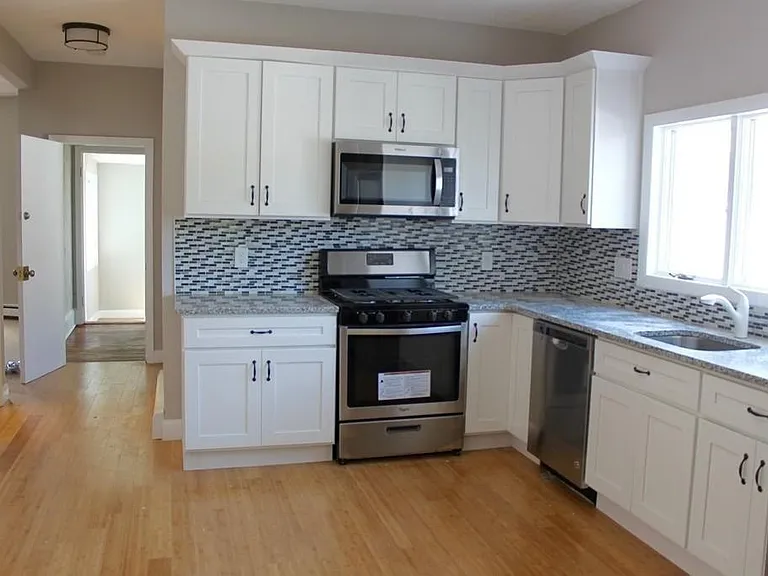 207-209 Vine St #2 — Photo 2