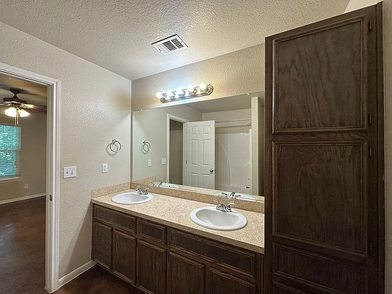 928 Maplewood St — Photo 28