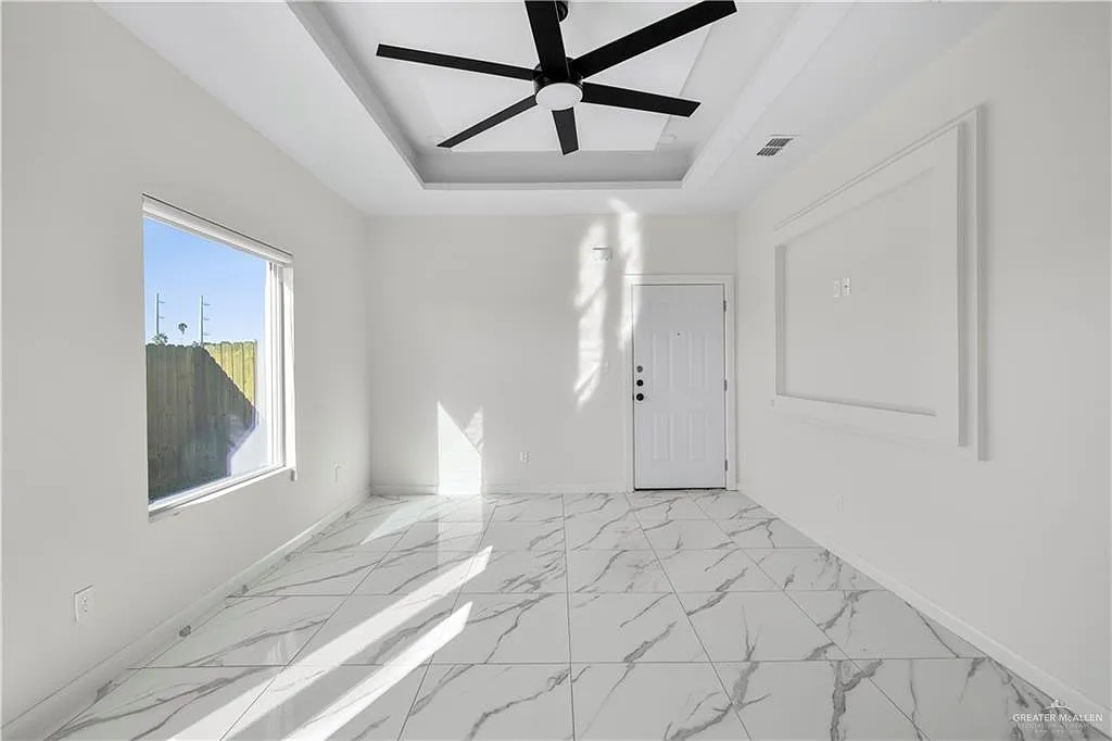 3 bed, 2.0 bath, 1116 sqft, $1,250 — Photo 2
