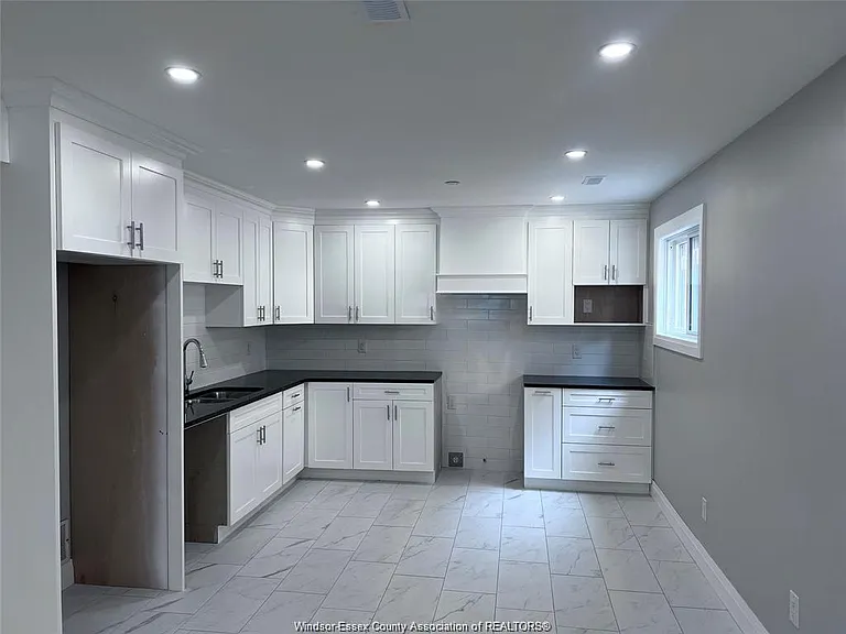 1953 Lepain Cres #LOWER — Photo 3