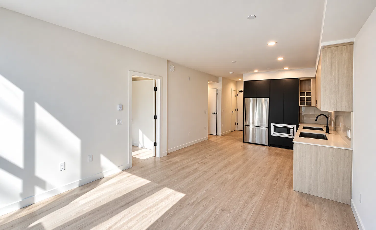 2 bed, 850 sqft, $3,450 — Photo 4