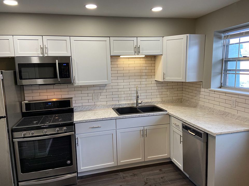 1st image of 905 Georgian Dr APT A