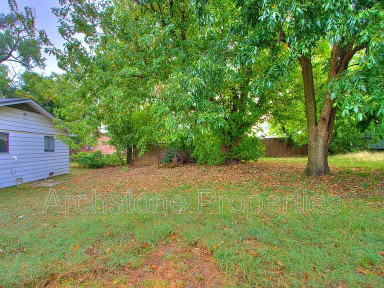 608 Holoway Dr — Photo 33