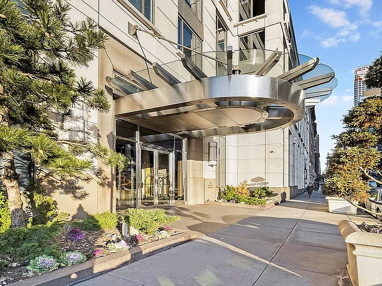 220 Riverside Blvd #7S — Photo 12
