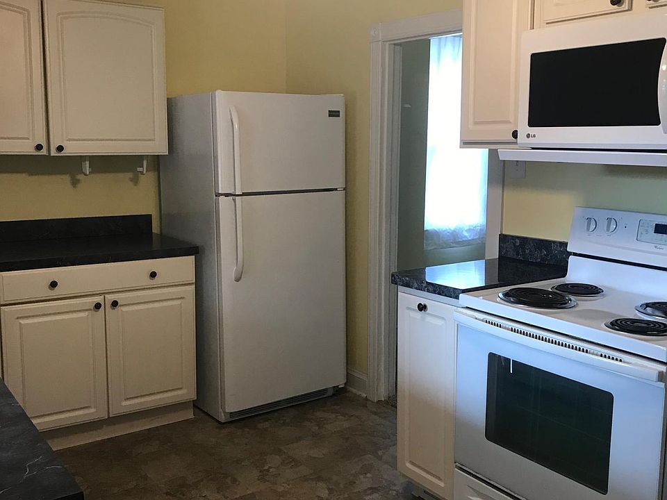 Kitchen also has a full size washer and dryer.